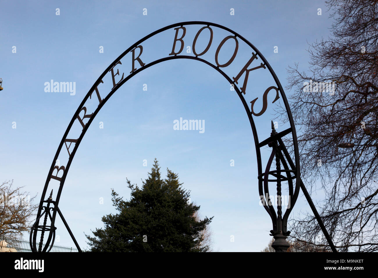 Das Zeichen für Barter Books im alten Bahnhof in Alnwick, Northumberland Stockfoto