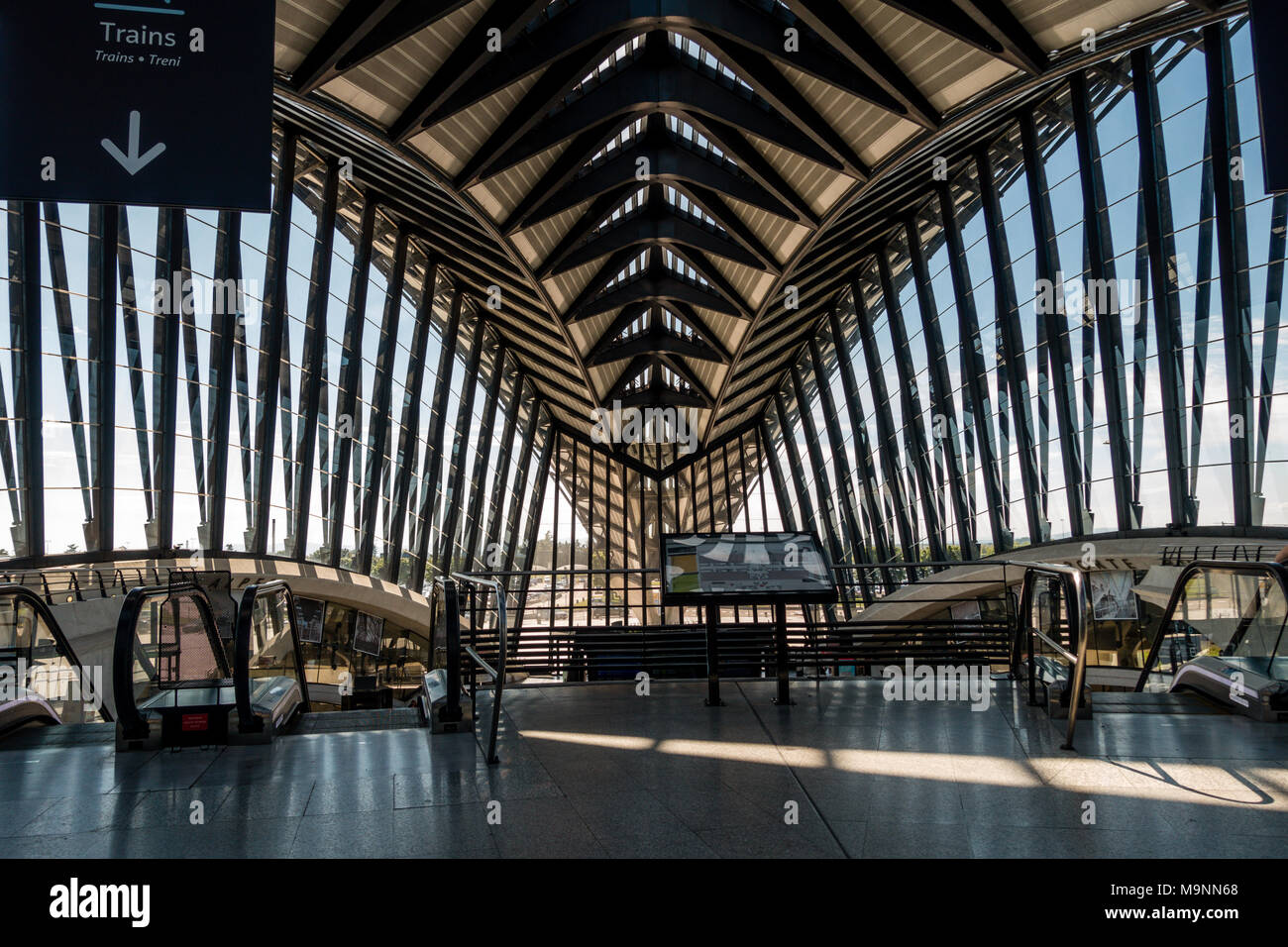 Saint-Exupéry Bahnhof, Architekten Santiago Calatrava, der Flughafen Lyon Saint-Exupéry, Lyon, Frankreich Stockfoto