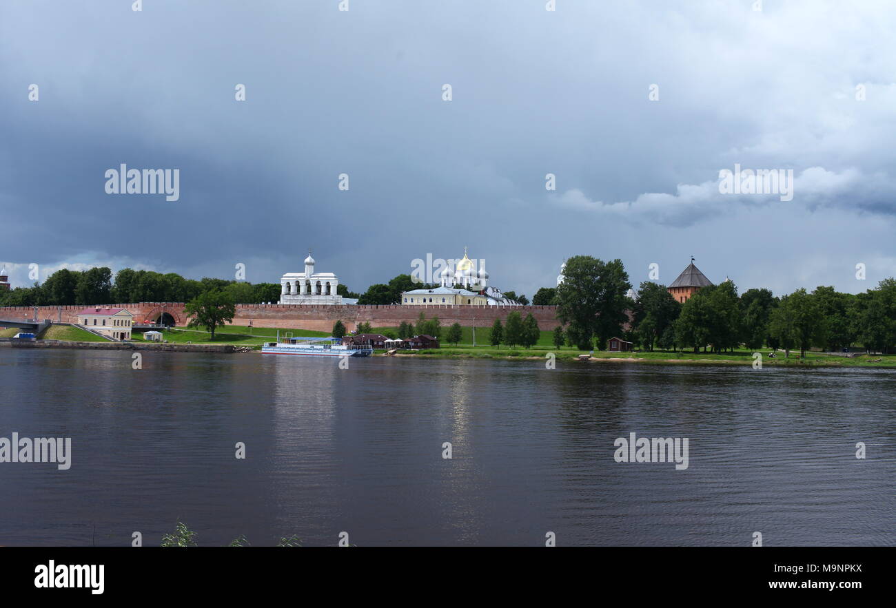 Blick auf den Kreml und St. Sophia Kathedrale in Weliki Nowgorod Stockfoto