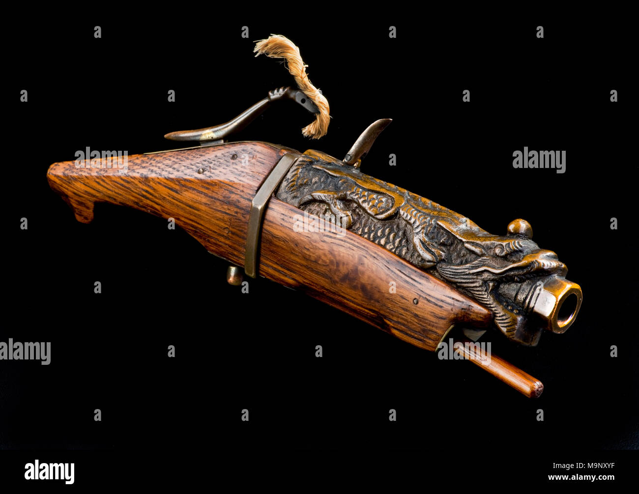 19. Jahrhundert Chinesische bronze Dragon matchlock Pistole, rufen Sie eine Hand connon. Stockfoto