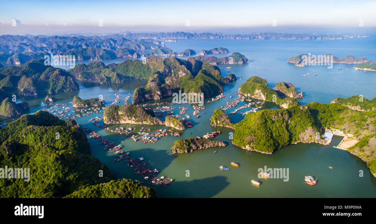 Cat Ba Insel von oben. Lan Ha Bucht. Hai Phong, Vietnam Stockfoto