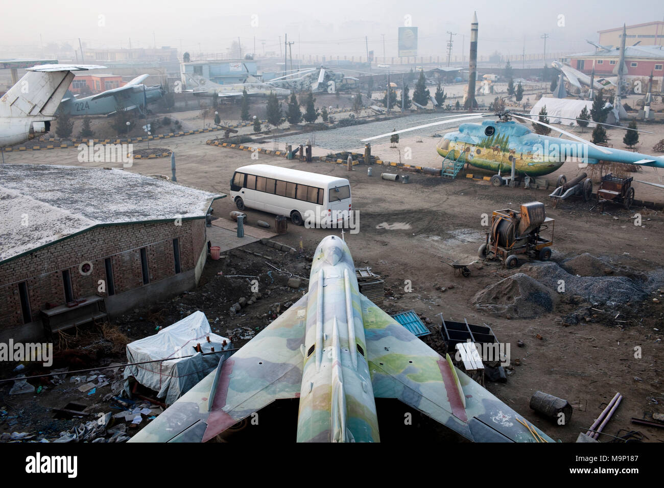 Die Omar Museum mit verschiedenen sowjetischen militärischen Flugzeugen und Raketen in Kabul, Afghanistan, Sonntag, 29. November 2009. (Rafal Gerszak/Aurora Fotos) Stockfoto