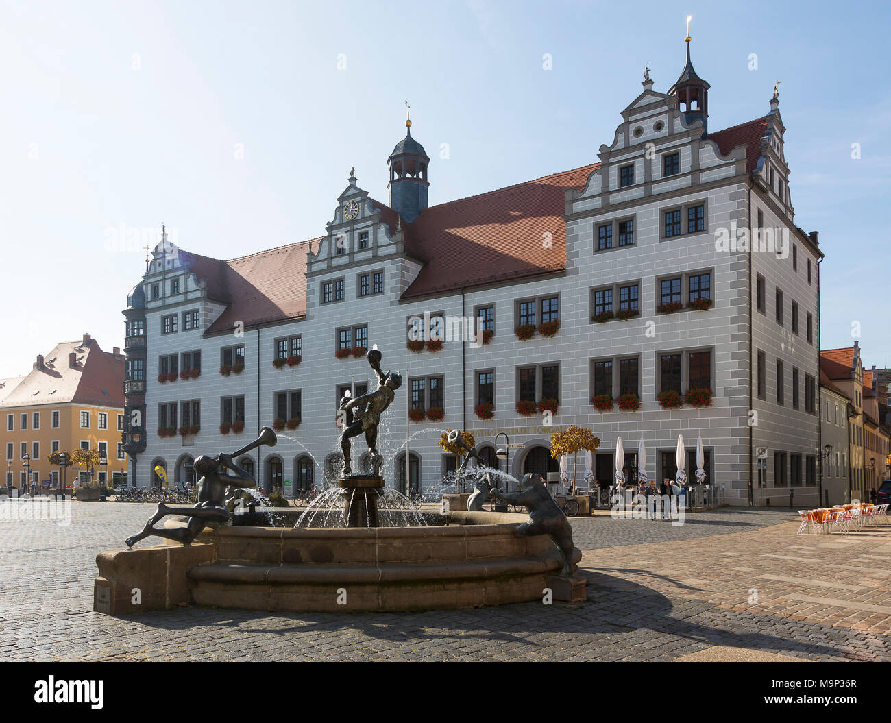 Brunnen auf dem Marktplatz vor dem Rathaus, Torgau, Sachsen, Deutschland Stockfoto