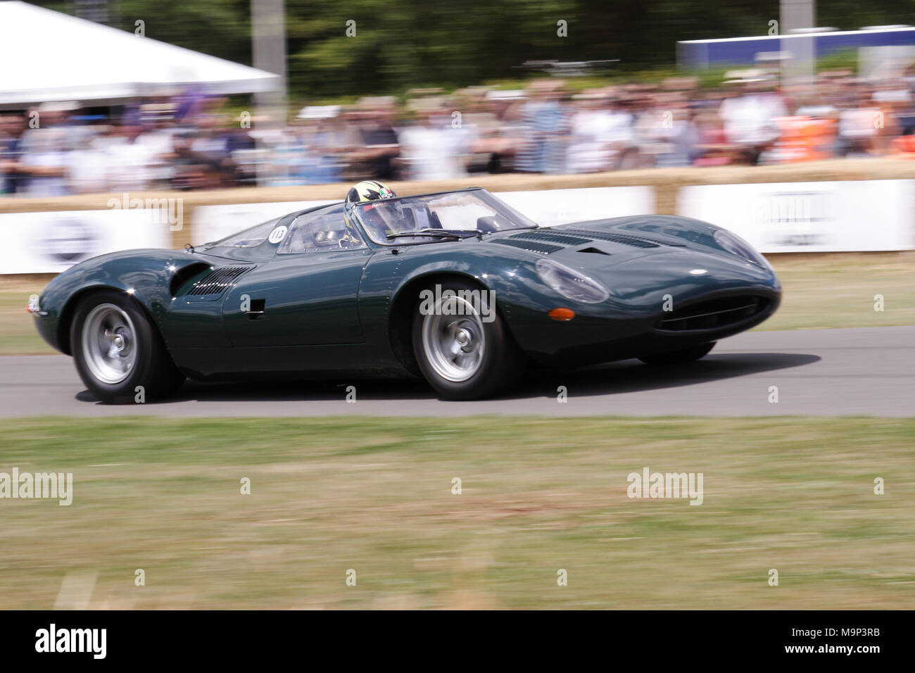 Der Jaguar XJ 13 Racing in Goodwood Festival der Geschwindigkeit im Jahr 2009. Dies ist der einzige Jaguar XJ 13, weil nur einer war, der je produziert wurde. Mitte der 60er Jahre Le Mans Auto. Stockfoto