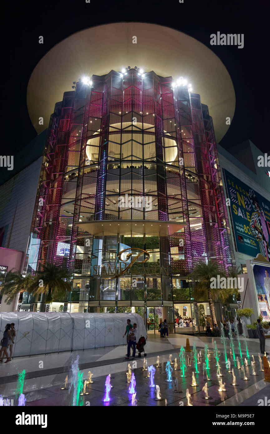 Siam Paragon bei Nacht, Luxus Shopping Centre, Siam Square, Pathum Wan, Bangkok, Thailand Stockfoto