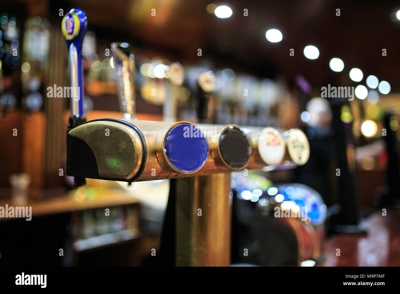 Irish Pub mit Bier surtidor Stockfoto