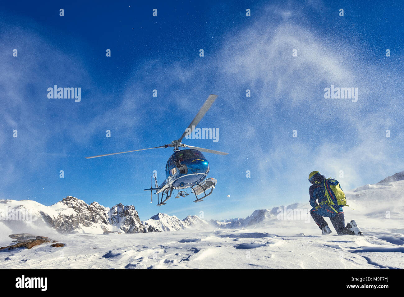 Skifahrer, Heliskiing in Formazza Tal, Piemont, Italien Stockfoto