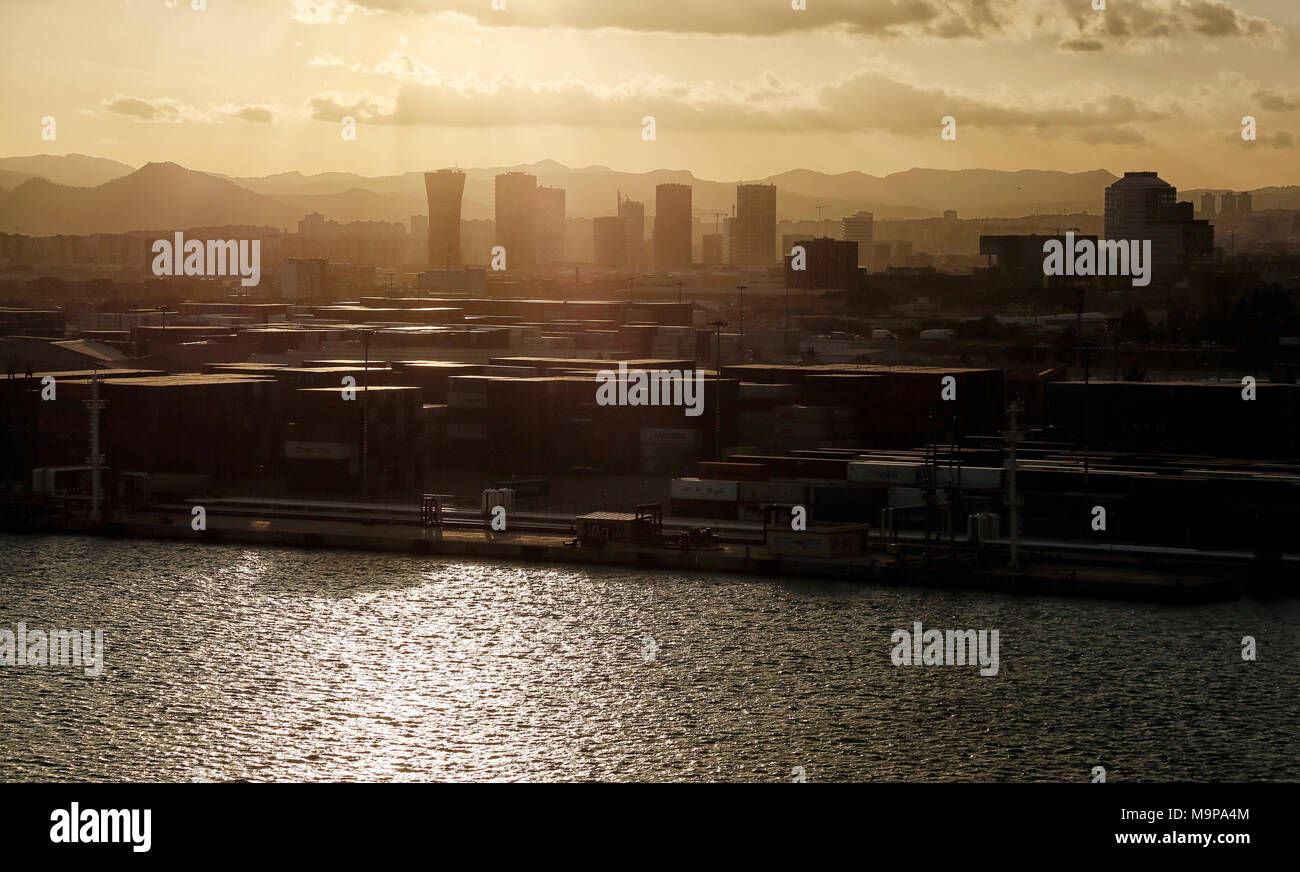 Container Hafen im Abendlicht, Barcelona, Katalonien, Spanien Stockfoto