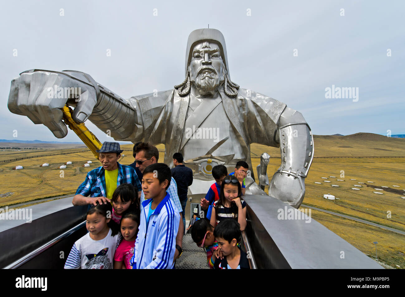 Besucher auf der Aussichtsplattform im Kopf des Pferdes, reiterstatue Dschingis Khan Dschingis Khan Theme Park Stockfoto