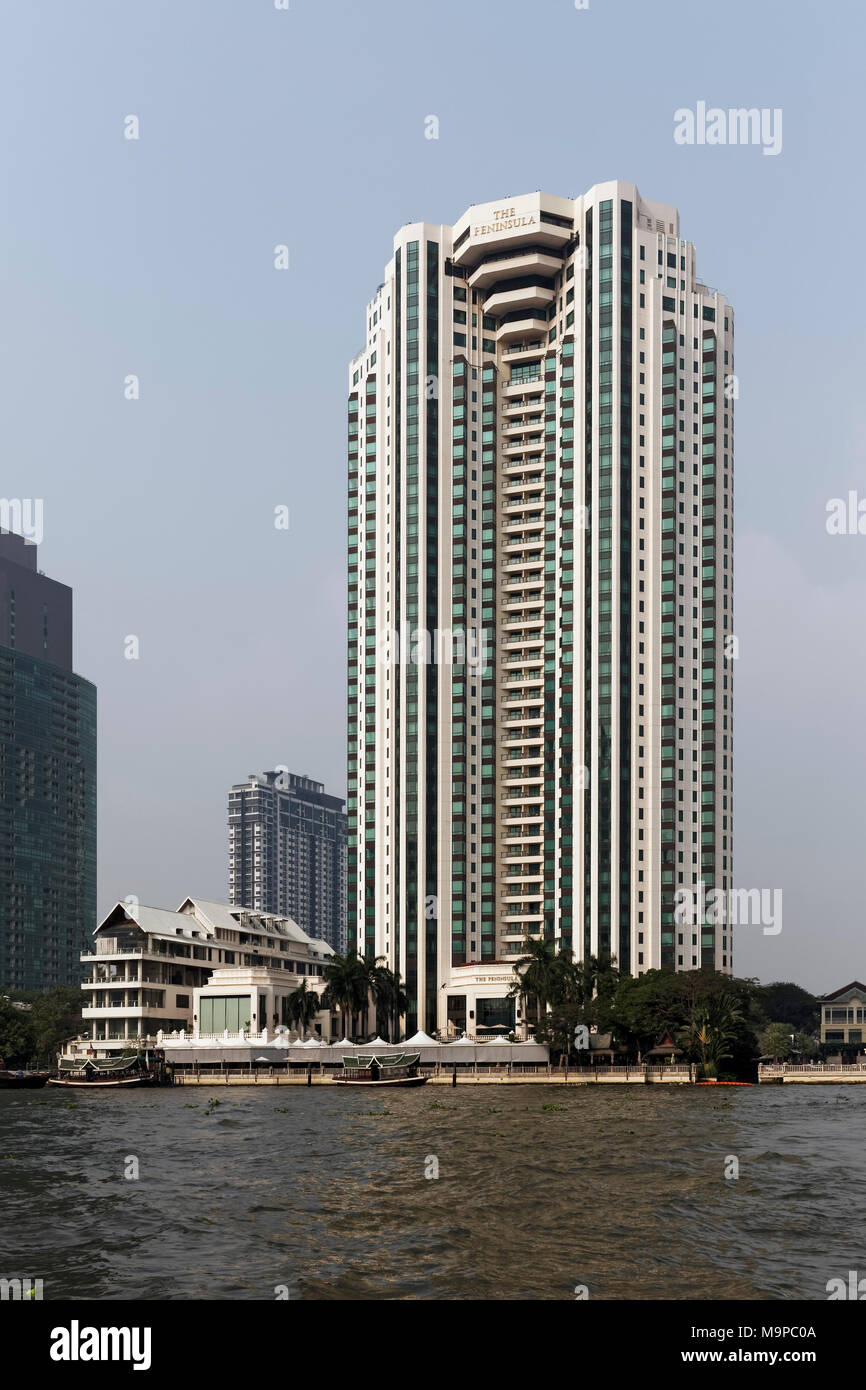 Das Peninsula Hotel an der Mae Nam Chao Phraya Fluss, Thonburi, Bangkok, Thailand Stockfoto