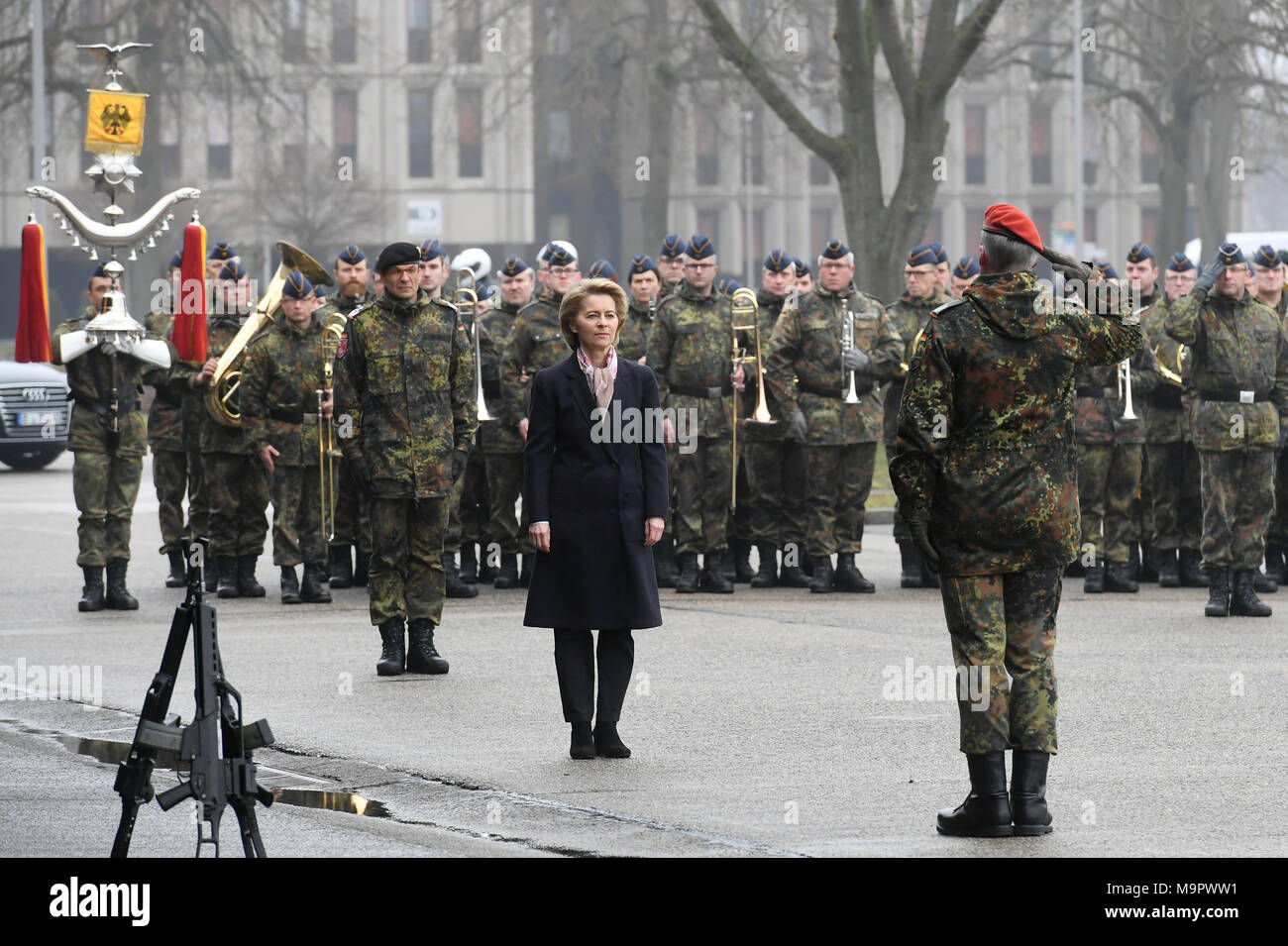 Musterung Bundeswehr Fotos Und Bildmaterial In Hoher Aufl sung Alamy