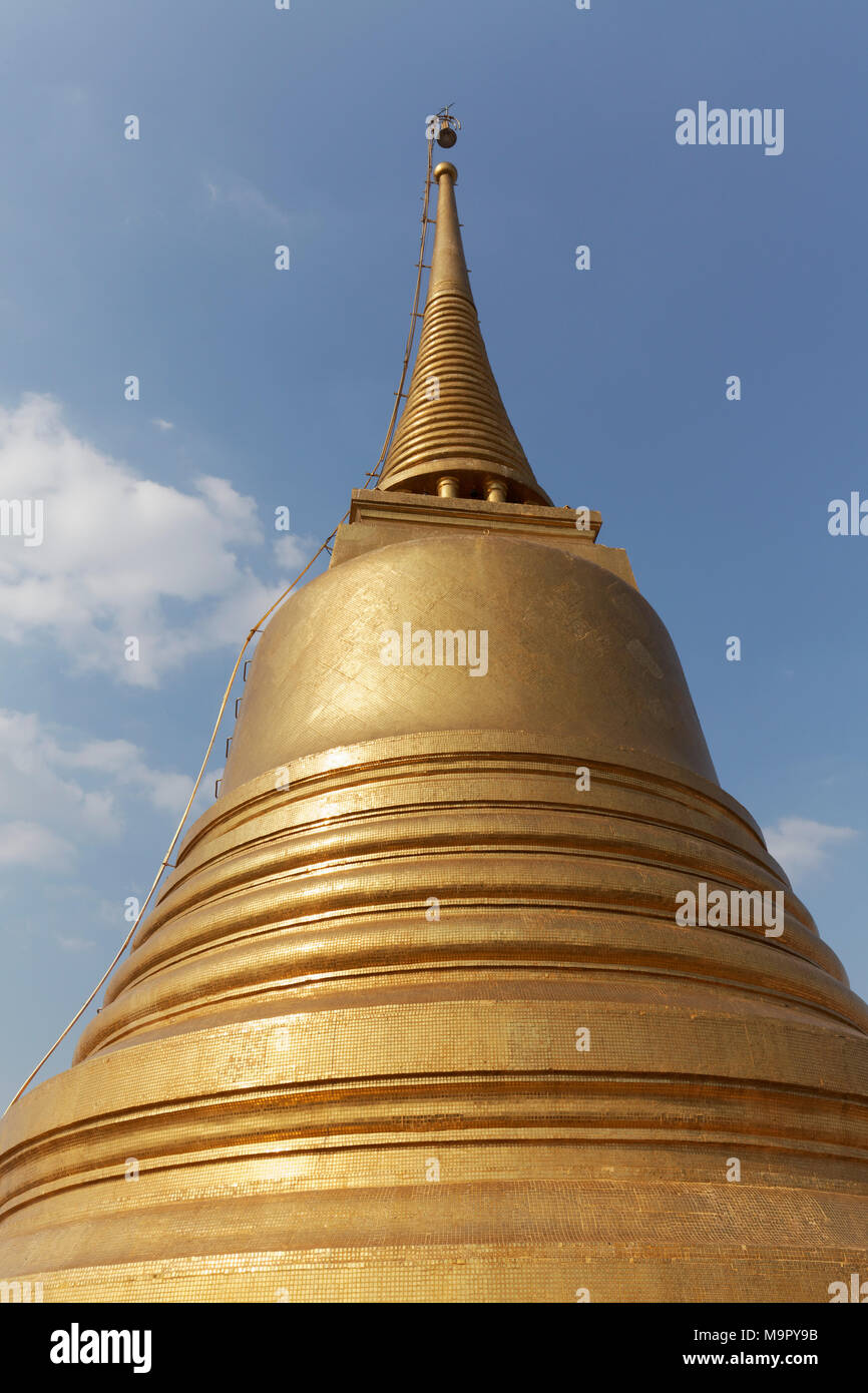 Goldenen Chedi Phu Khao Thong, goldenen Berg in Wat Saket, Bezirk Pom Präp Sattru Phai, Bangkok, Thailand Stockfoto