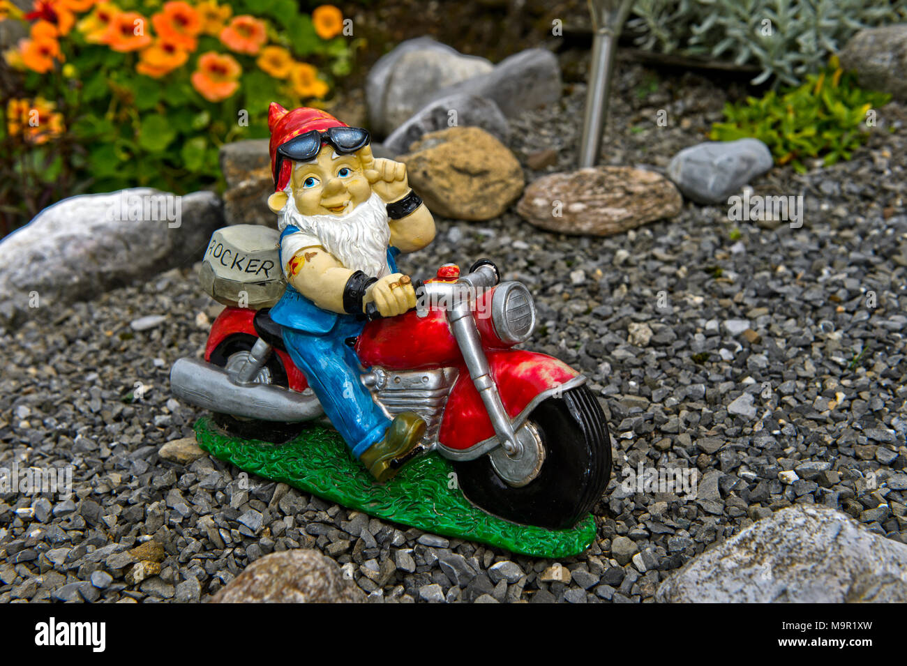 Gartenzwerg Rocker auf Motorrad, Engelberg, Kanton Obwalden, Schweiz