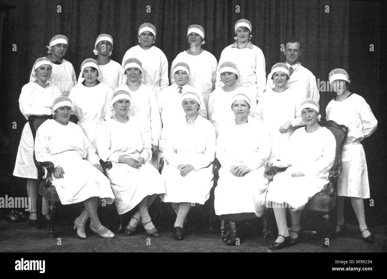 Gruppe erschossen, Frauen mit Haarnetze und weißen Mänteln, Küche, Housekeeping, 1920er Jahre, Deutschland Stockfoto