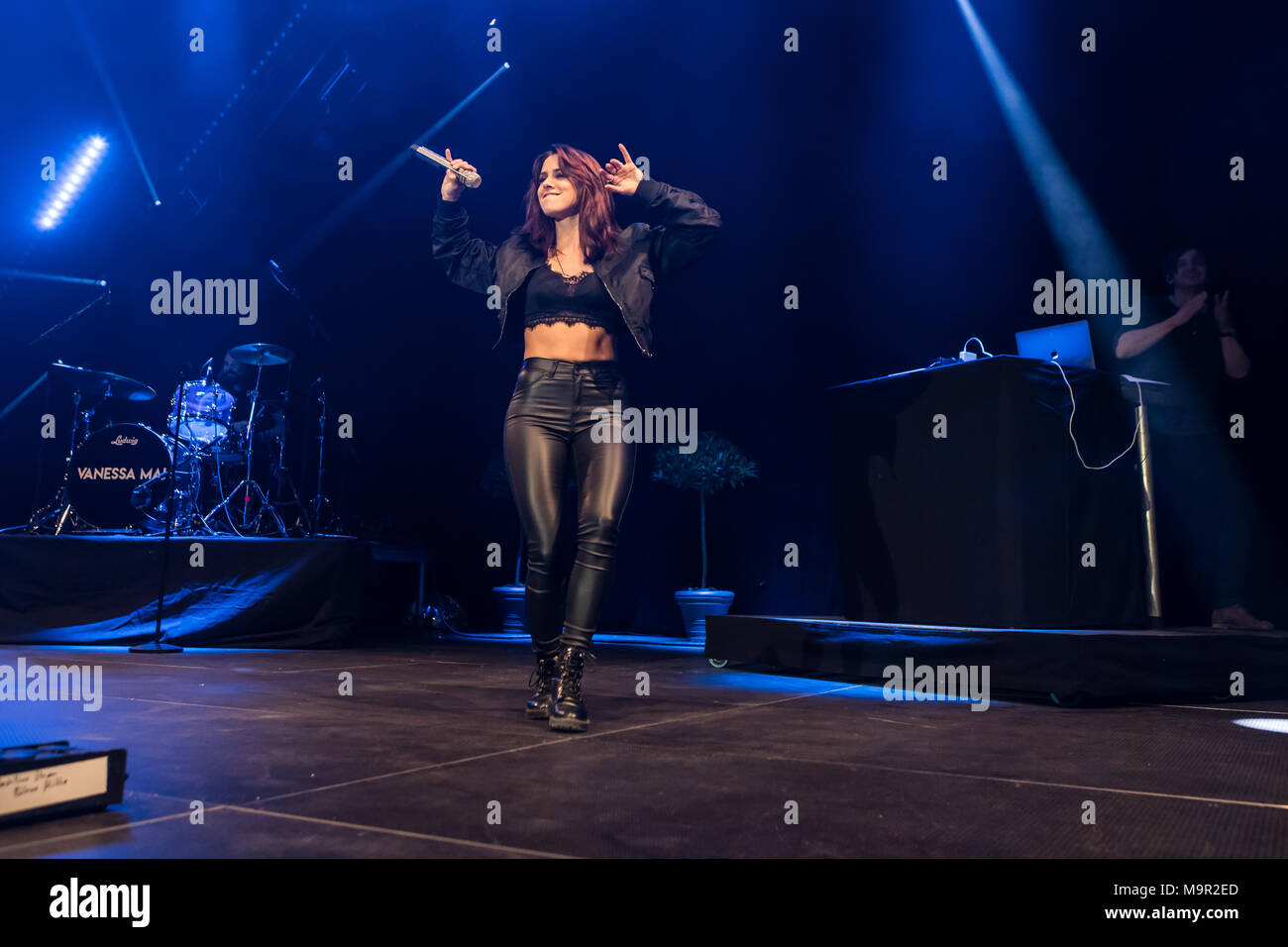 Vanessa Mai Singer Fotos Und Bildmaterial In Hoher Aufl sung Alamy vanessa-mai-singer-fotos-und-bildmaterial-in-hoher-aufl-sung-alamy