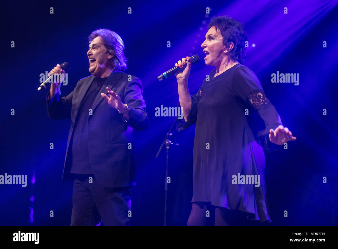 Die italienische Popgruppe Ricchi e Poveri mit Sängerin Angela Brambati und Sänger Angelo Sotgiu live auf Schlager Nacht, Luzern Stockfoto