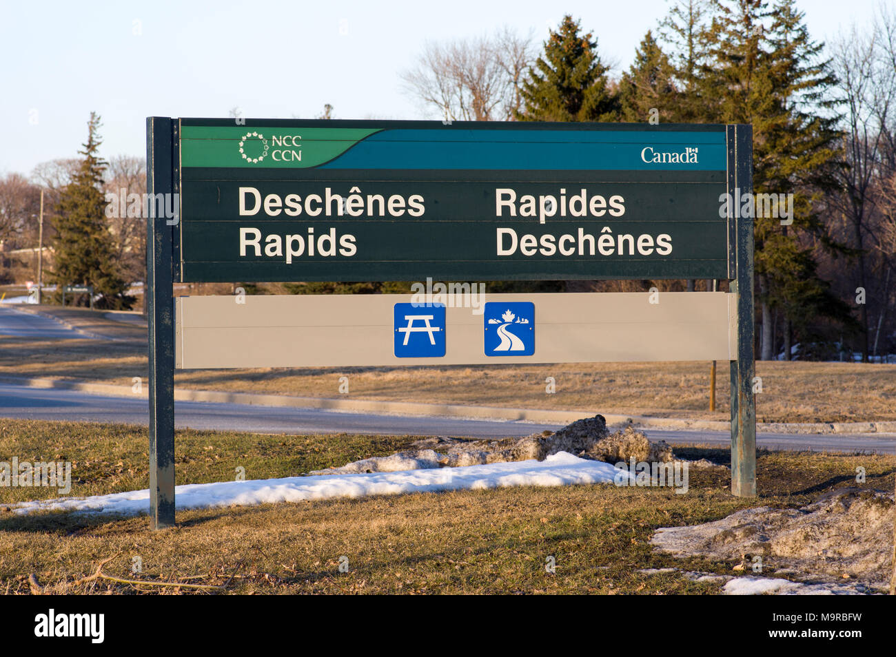 Zweisprachiges Schild deschenes Rapids, Ottawa, Kanada Stockfoto