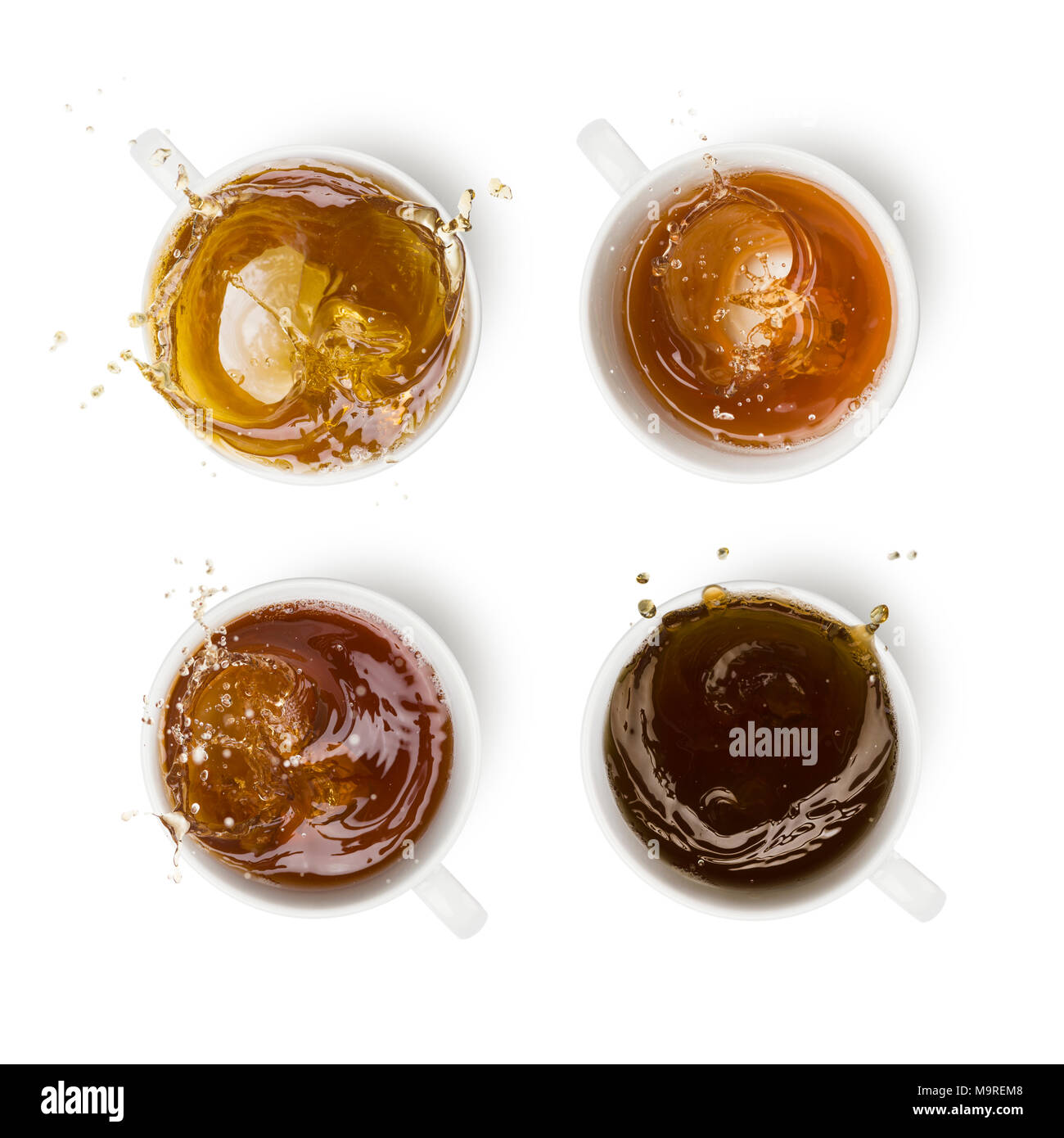 Vier verschiedene Arten von Kaffee in die Tasse mit planschen, auf weißem Hintergrund Stockfoto