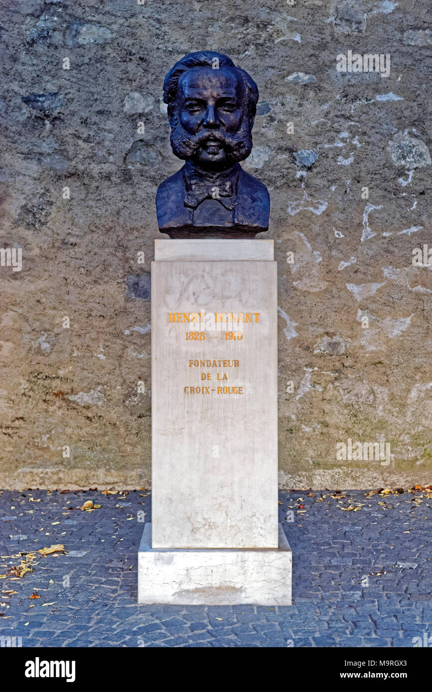 Europa, Schweiz, Genève, Genf, Geneva, Rue de la Corraterie, Büste Henry Dunant, 1828 - 1910, Gründer, Rotes Kreuz, Croix-Rouge, Monument Stockfoto