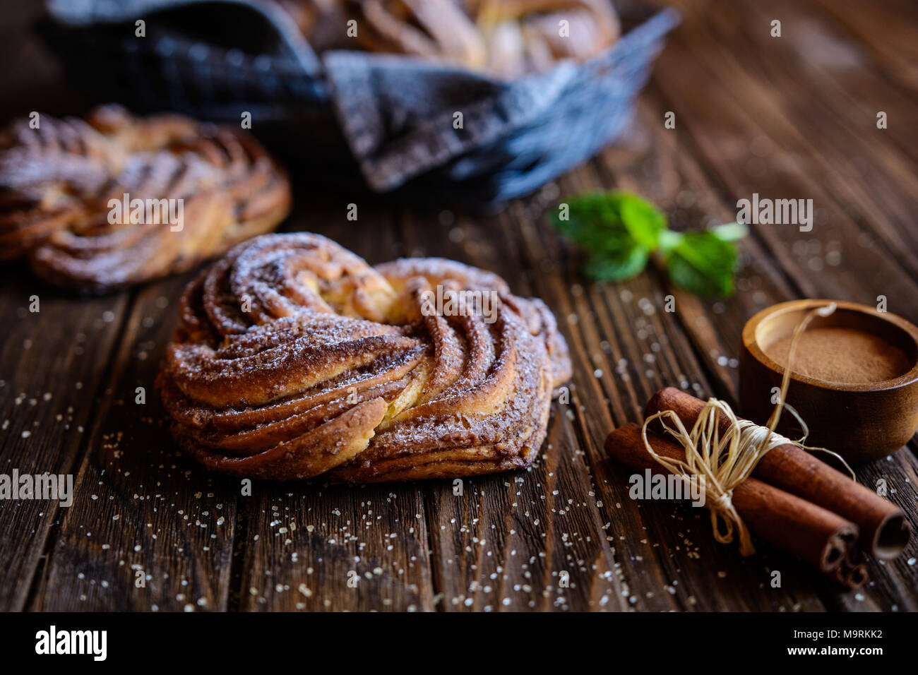Kringle-traditionellen estnischen Zimt Zopf Brot Stockfoto