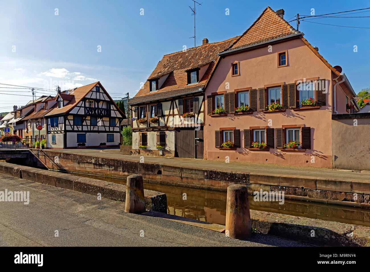 Europa, Frankreich, Rhein, Bas (Elsass), das Weiße Schloss, Wissembourg, Faubourg de Bitche, Haus, Blumen, in der Regel, Fluss, nichts aber, architectu Stockfoto