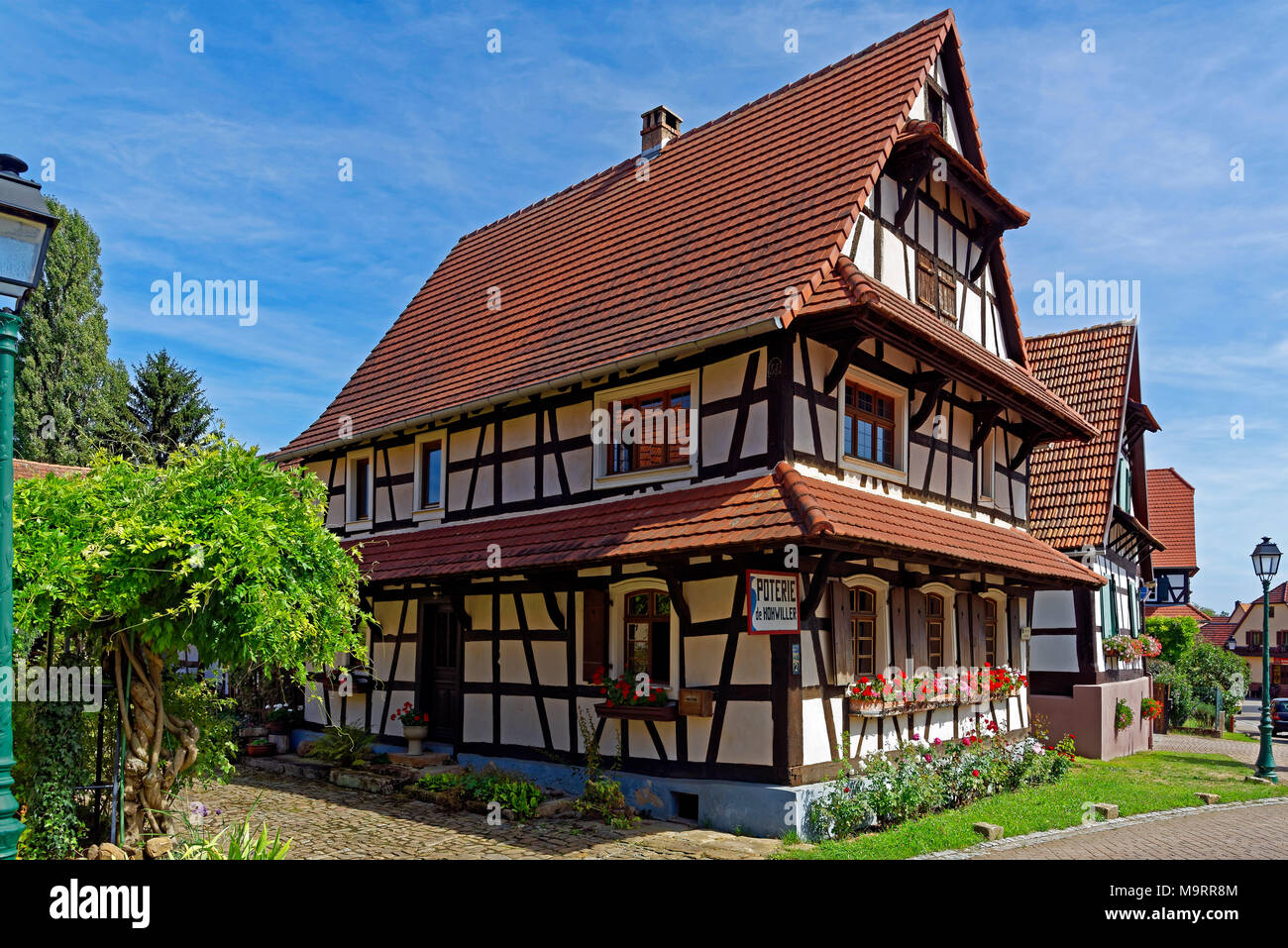 Europa, Frankreich, Rhein, Bas (Elsass), Soultz-sous-Forêts, Rue Principale Hohwiller, Gebäude, historisch, Poterie, Keramik, Architektur, buildin Stockfoto