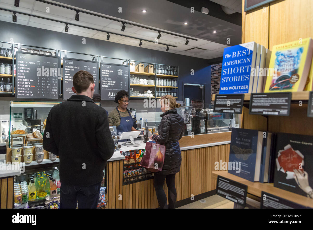 Washington, DC, der Kaffee shop im Amazon Buchhandlung in Washingtons Stadtteil Georgetown. Der Store eröffnet in einem Barnes & Noble, b Stockfoto