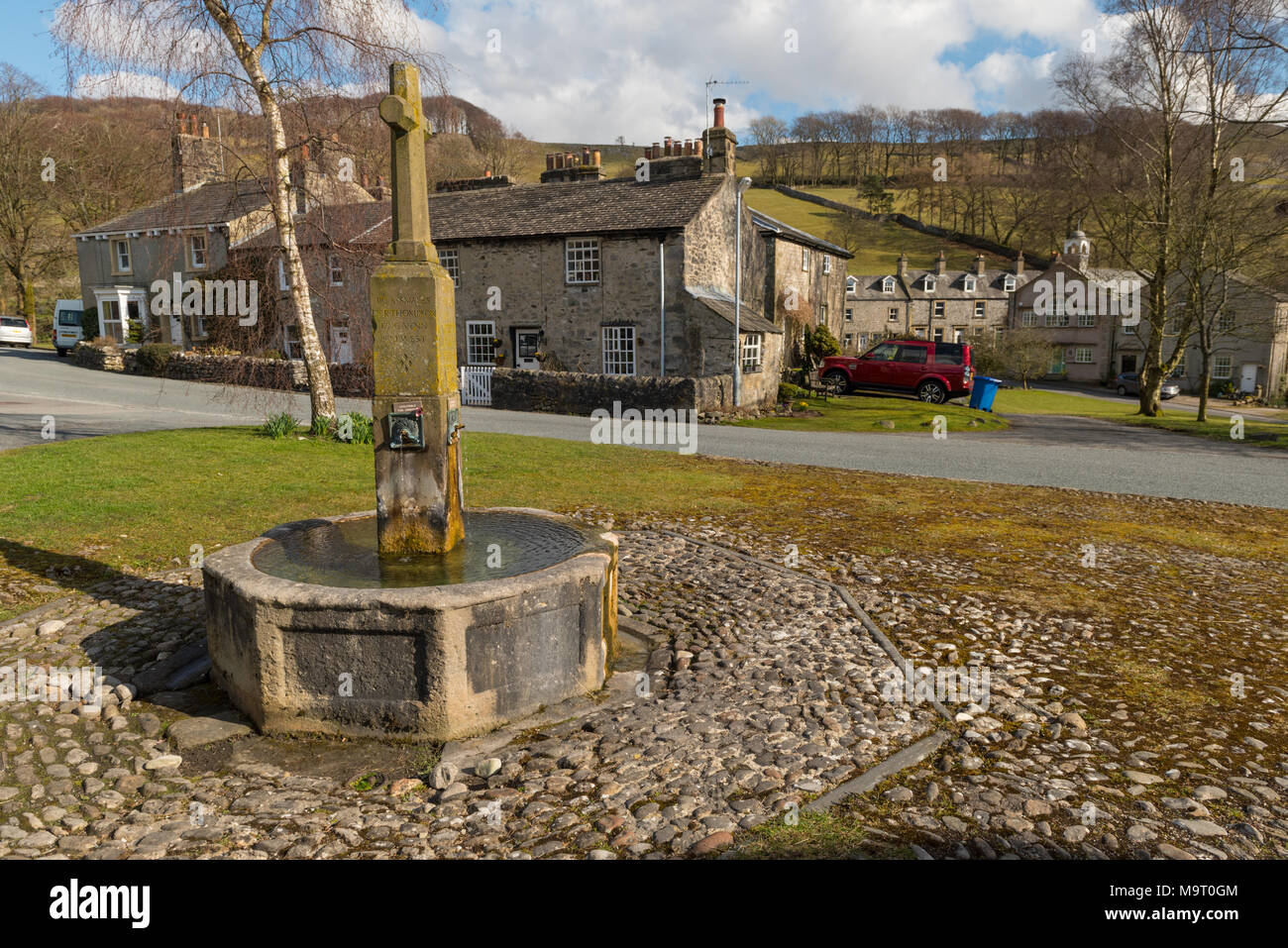 Dorfbrunnen in Langgcliffe die Yorkshire Dales Stockfoto