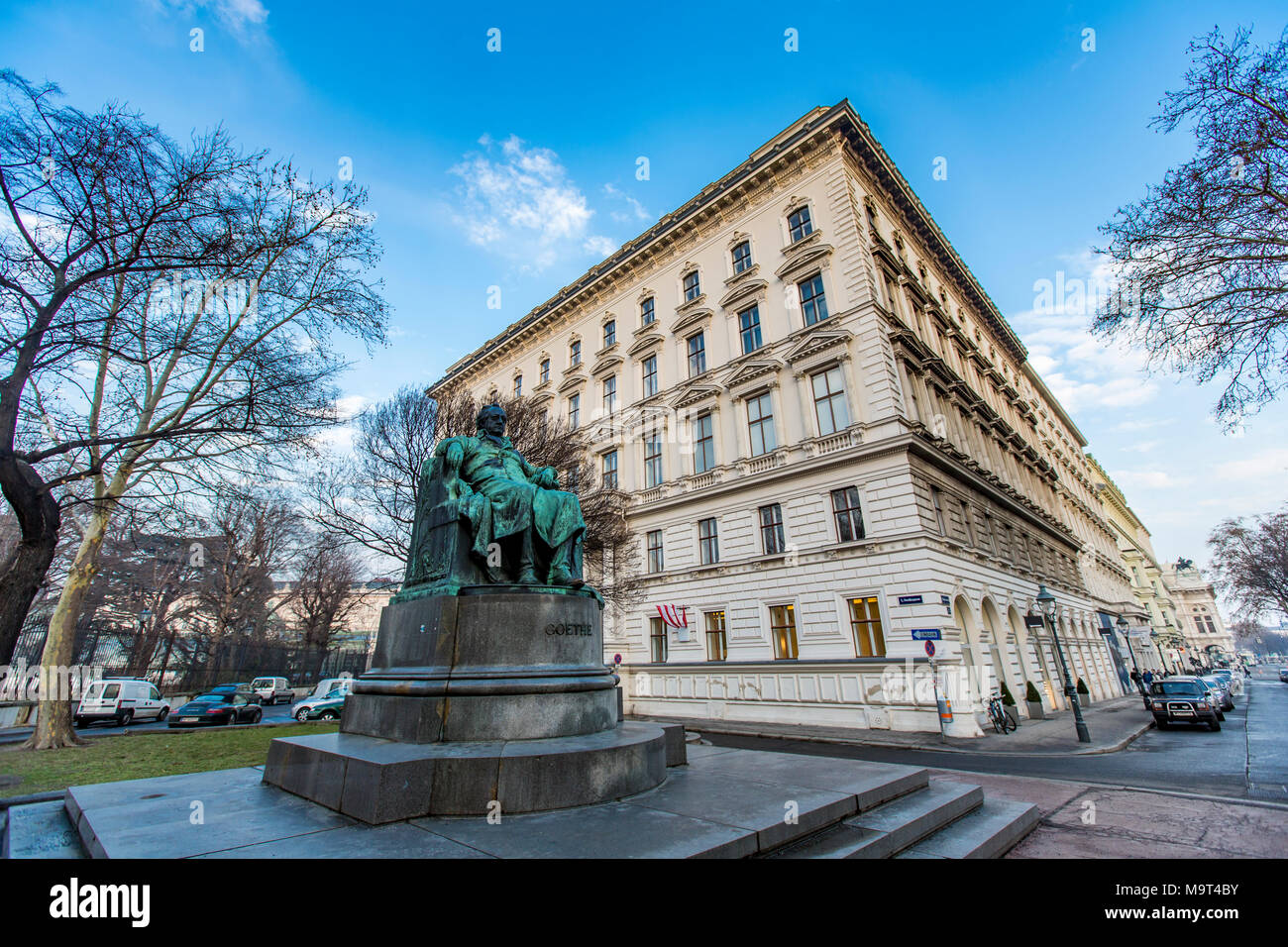 Blick auf Goethe Statue in Wien, Österreich. Denkmal wurde im Jahre 1900 von Eduard Hellmer erstellt Stockfoto