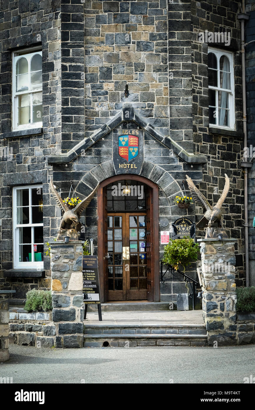 Der Eingang zum Adler Hotel, Arlington, North Wales. Stockfoto