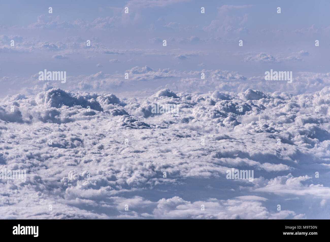 Wolken In Den Höhen Stockfoto