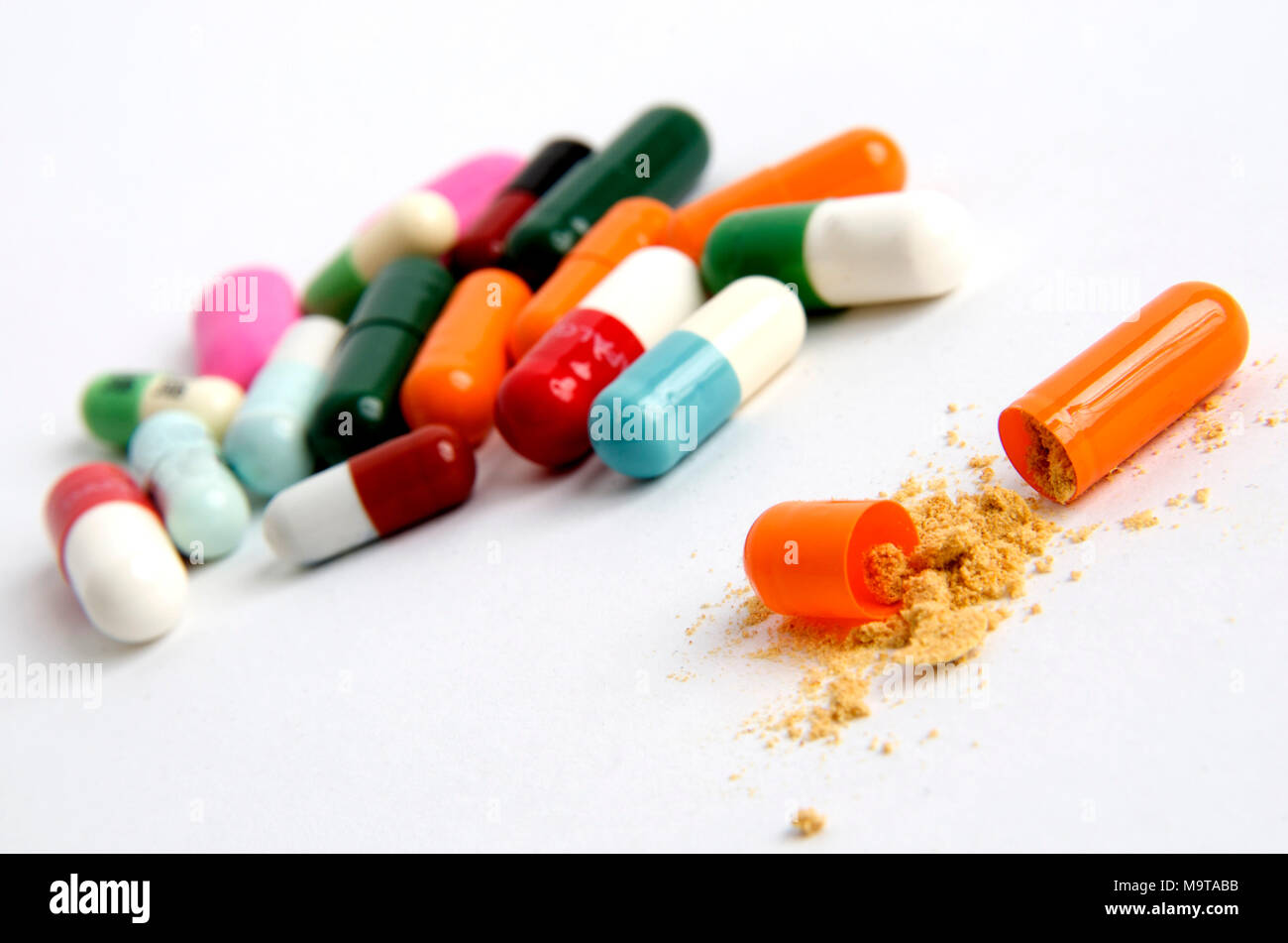 Pill colored -Fotos und -Bildmaterial in hoher Auflösung – Alamy