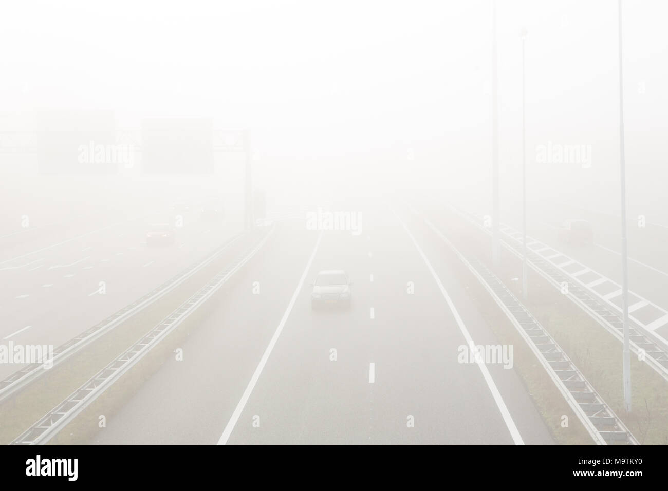 Nebel Auf Der Autobahn So Meistern Sie Die Gefahrliche Fahrtfeed