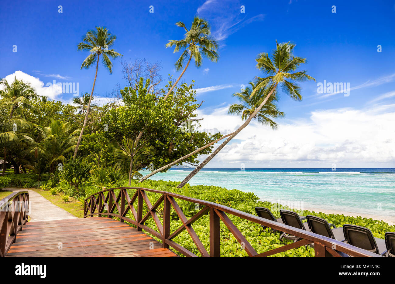 Tropische Landschaft und dem türkisfarbenen Indischen Ozean auf den Seychellen Stockfoto