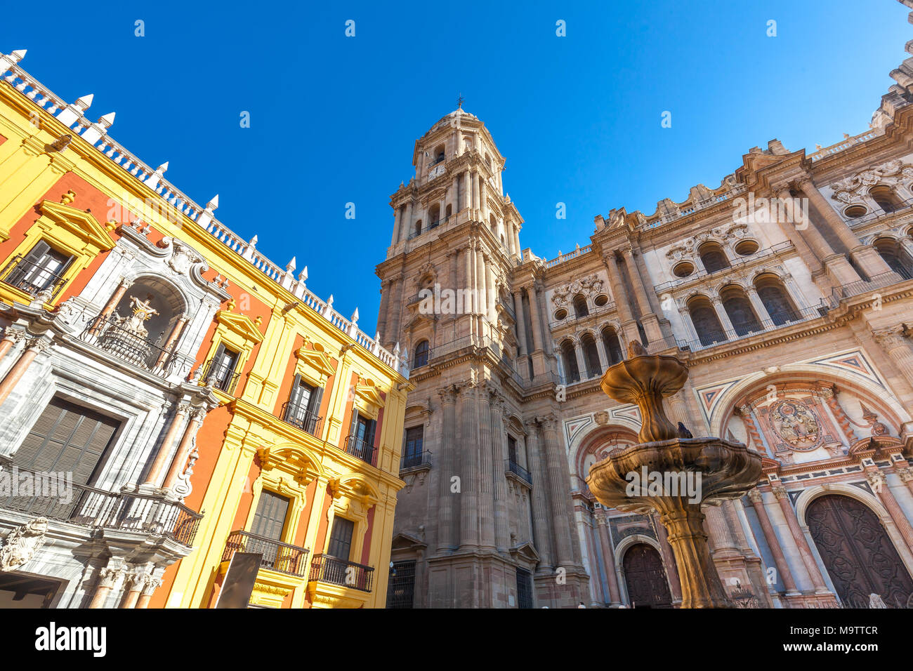 Berühmten öffentlichen Platz wth Kathedrale im Zentrum von Malaga Stockfoto