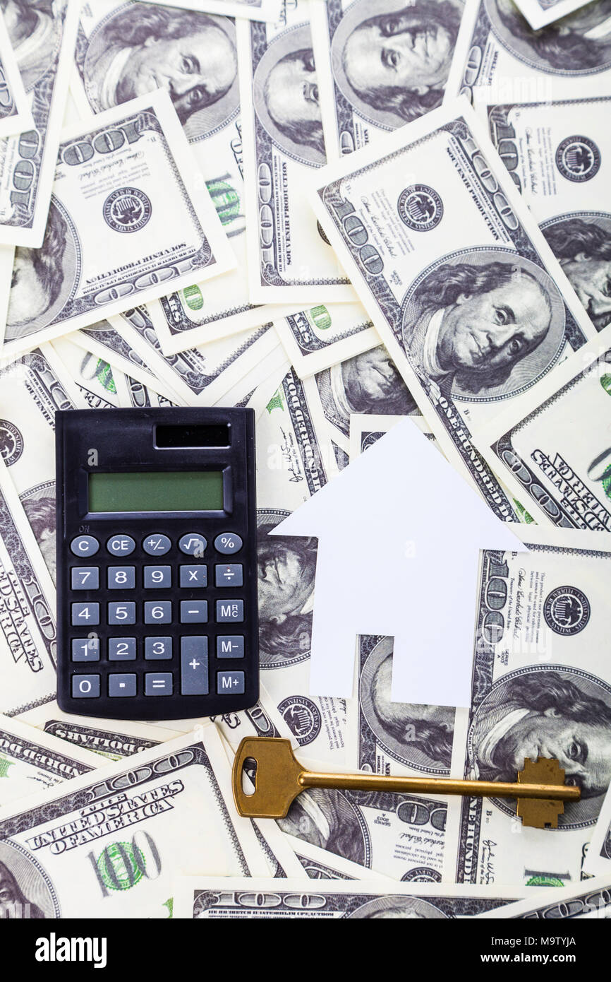 Pappe Haus Rechner Und Taste Auf Das Geld Der Kauf Einer