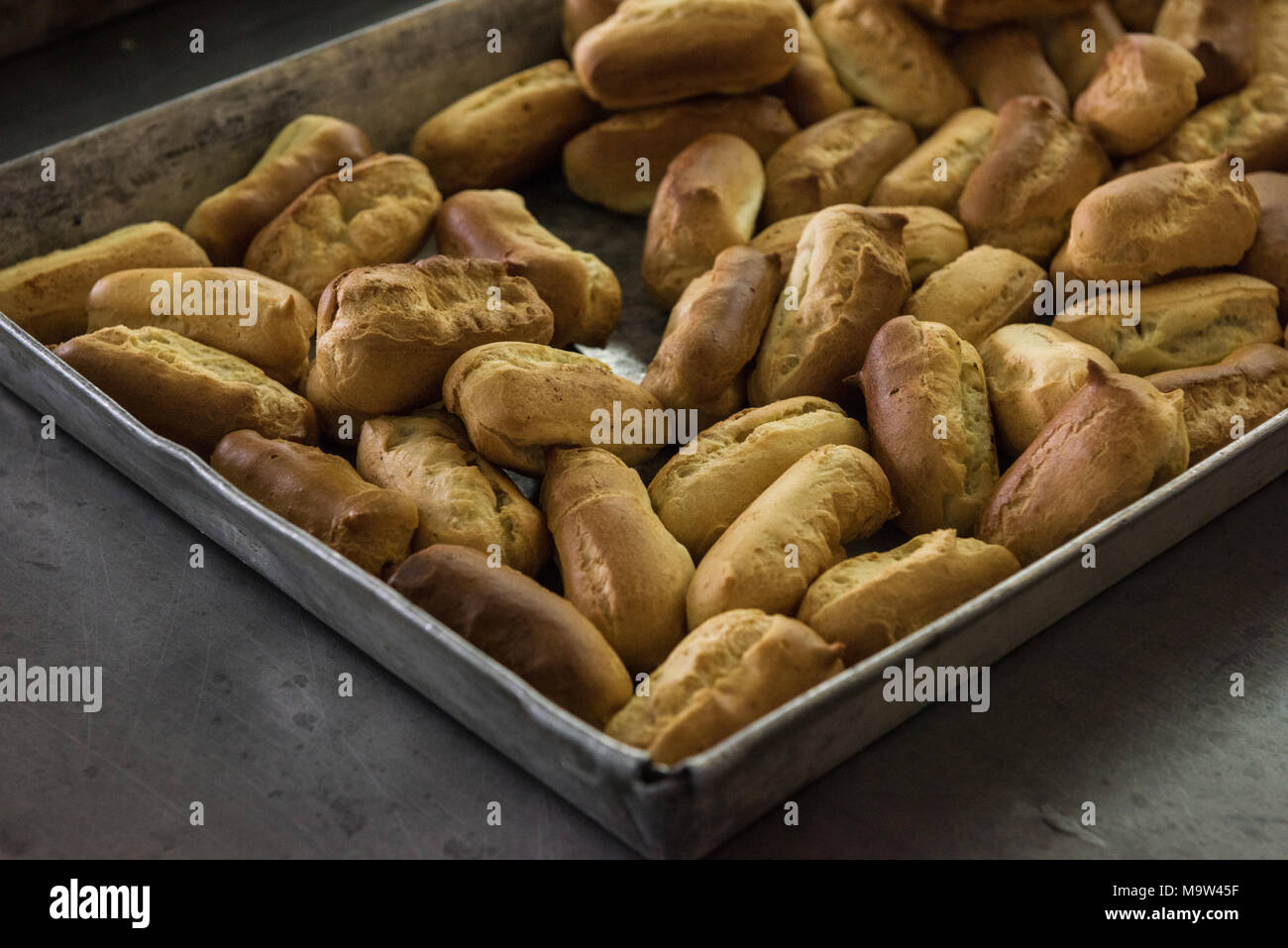 Unhygienische Herstellung von Cookies Stockfoto