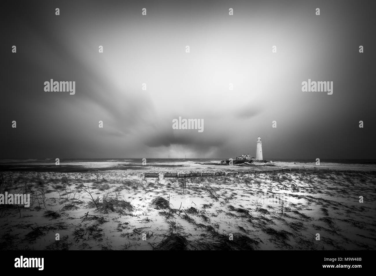 Snowy Szenen an der St Mary's Leuchtturm, Whitley Bay, England, GB, UK, Europa. Stockfoto