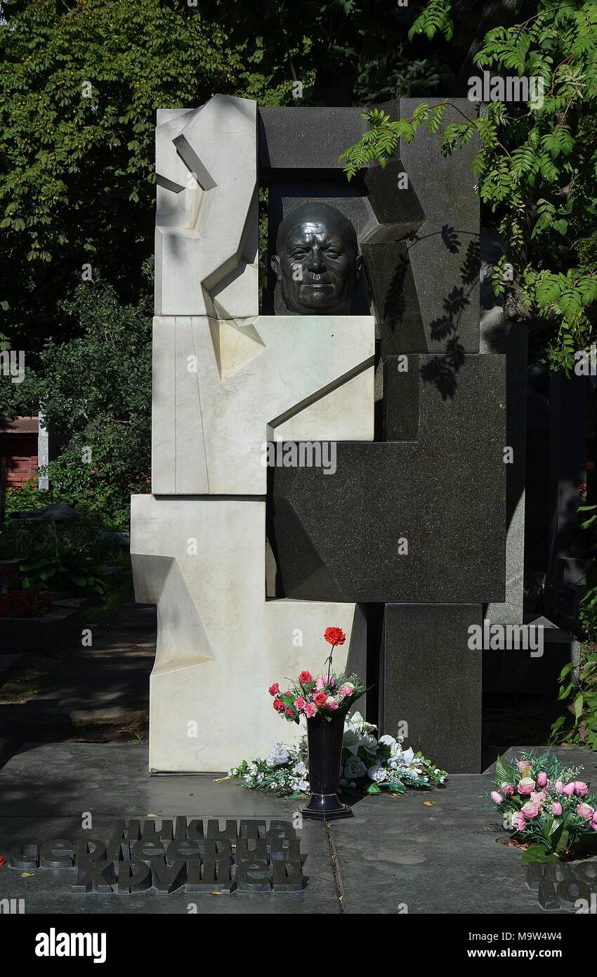 Grab von einst sowjetischen Premier Nikita Sergejewitsch Chruschtschow an der NOVODEVICHIY Friedhof, Moskau Stockfoto