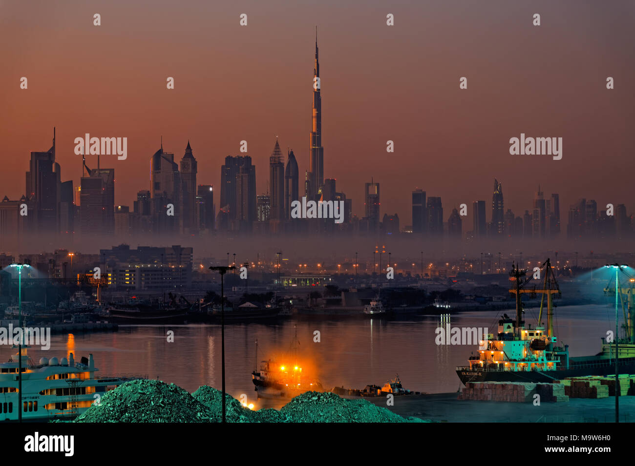 Skyline von Dubai - Burj Khalifa Stockfoto