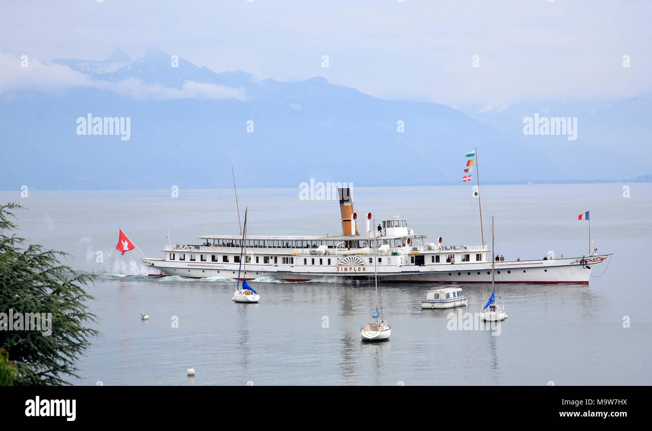 Der Simplon Raddampfer Ausflugsboot kreuze Genfer See in Lausanne, Switzlerland. Stockfoto