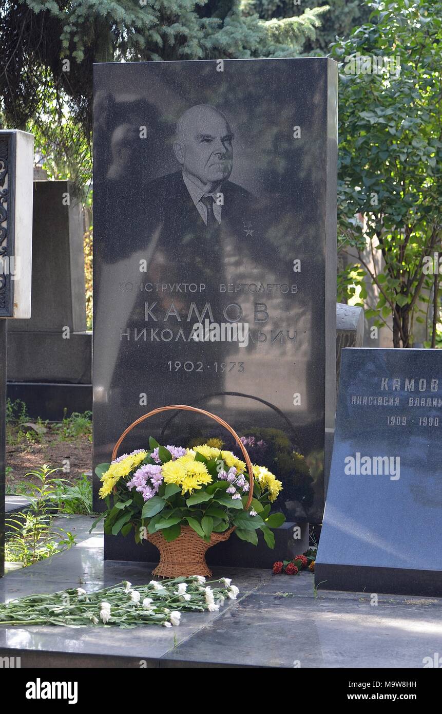 Grab von Hubschrauber DESIGNER NIKOLAI ILJITSCH KAMOW an NOVODEVICHIY
