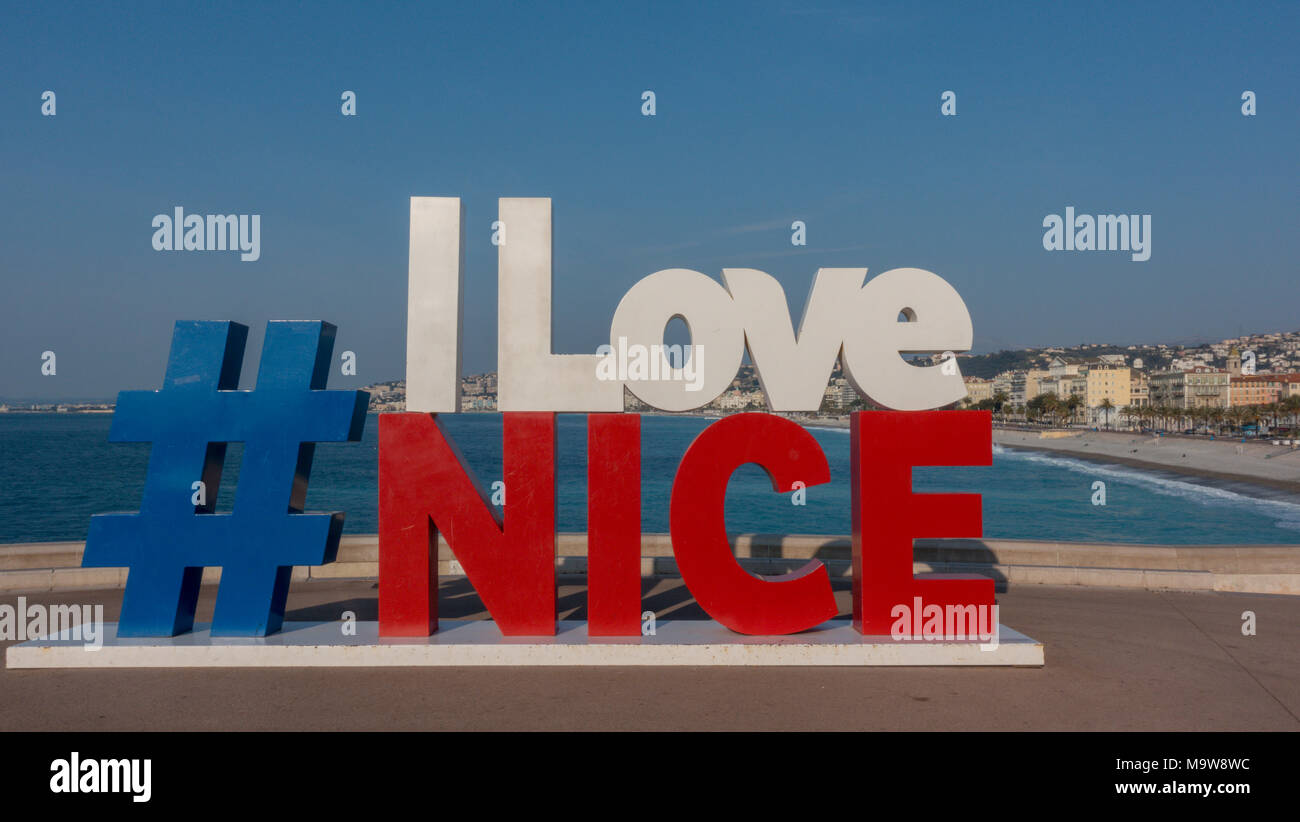 Ich LIEBE SCHÖNE Skulpturen mit Blick auf die Promenade des Anglais, Nizza Stockfoto