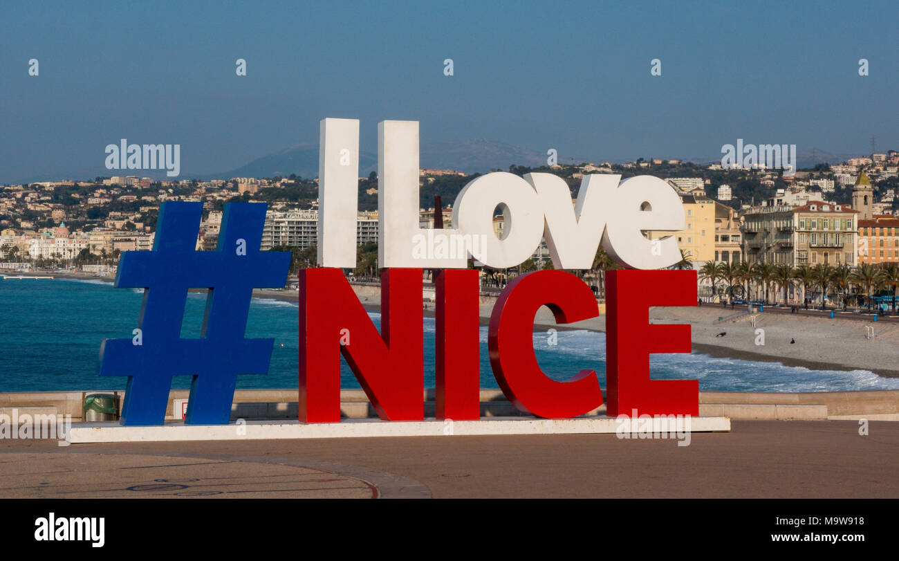 Ich LIEBE SCHÖNE Skulpturen mit Blick auf die Promenade des Anglais, Nizza Stockfoto