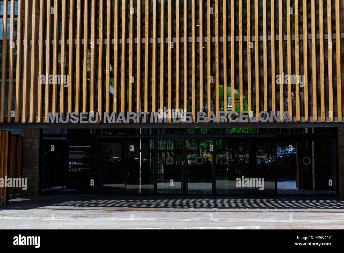 Barcelona, Spanien Maritime Museum Fassade. Eintritt in das Museu Maritim De Barcelona für den Schiffbau im Gebäude der Drassanes de Barcelona gewidmet. Stockfoto