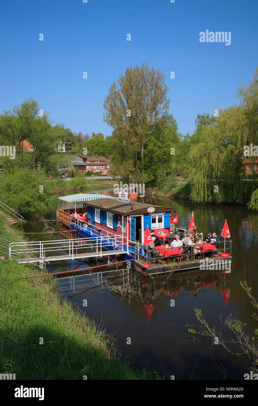 Schwimmbad Restaurant & Cafe HIDDOS ARCHE auf dem Fluss Jeetzel, Hitzacker (Elbe), Niedersachsen, Deutschland, Europa Stockfoto