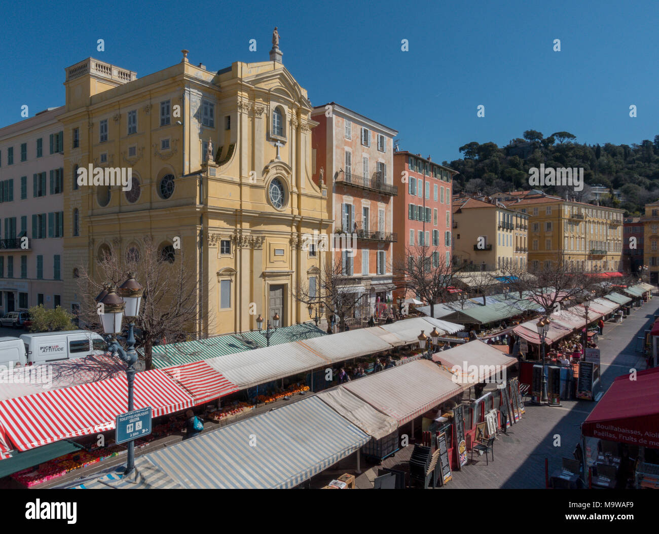 Blumen-, Obst- und Gemüsemarkt, Cours Saleya, Nizza, Frankreich Stockfoto