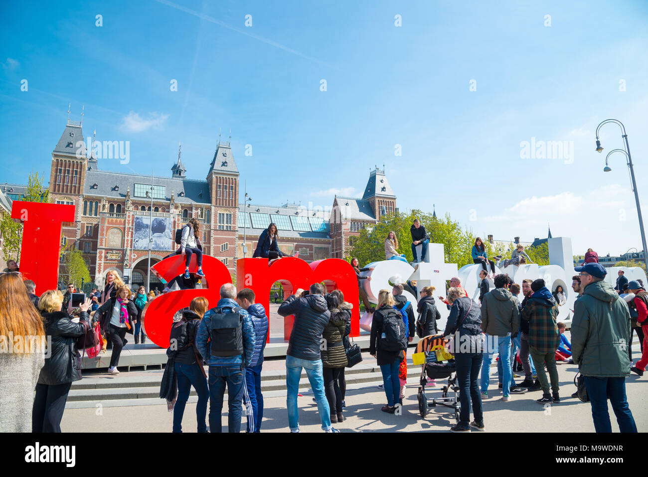 Amsterdam, Niederlande, 20. April 2017: Die I Amsterdam Zeichen vor dem Rijksmuseum ist eine Attraktion für Touristen, Fotos zu machen, Stockfoto
