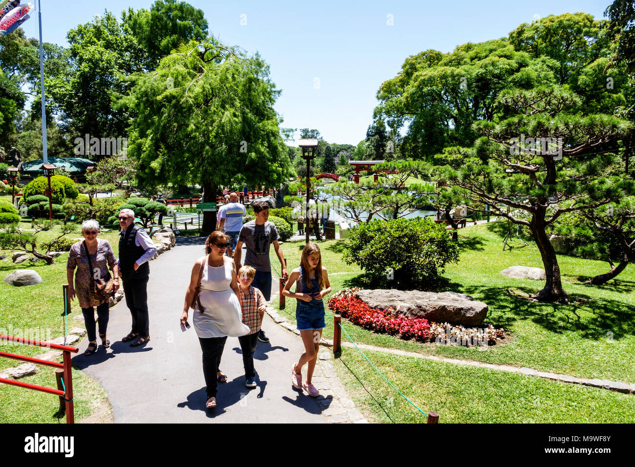 Buenos Aires Argentinien, Recoleta, Japanischer Garten Jardin Japones, botanisch, Pfad, Erwachsene Erwachsene Männer Männer männlich, Frau Frauen weibliche Dame, Mädchen, weibliches Kind Stockfoto