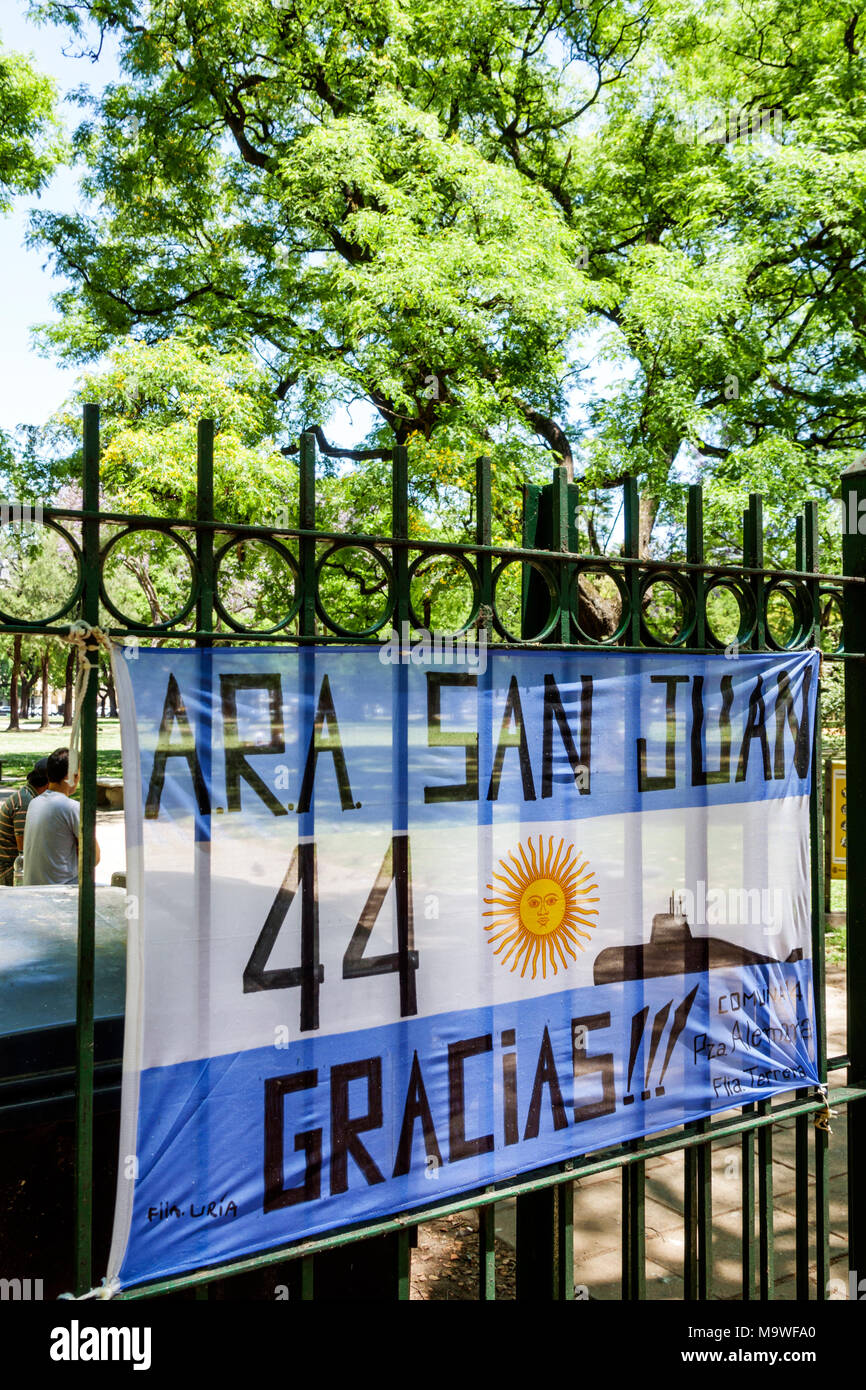 Argentinien Buenos Aires Palermo Plaza Alemania Park Zaun Banner Flagge Ara San Juan U Boot Denkmal Sightseeing Besucher Reisen Zu Stockfotografie Alamy